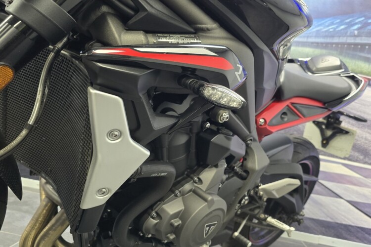 TRIUMPH STREET TRIPLE 765