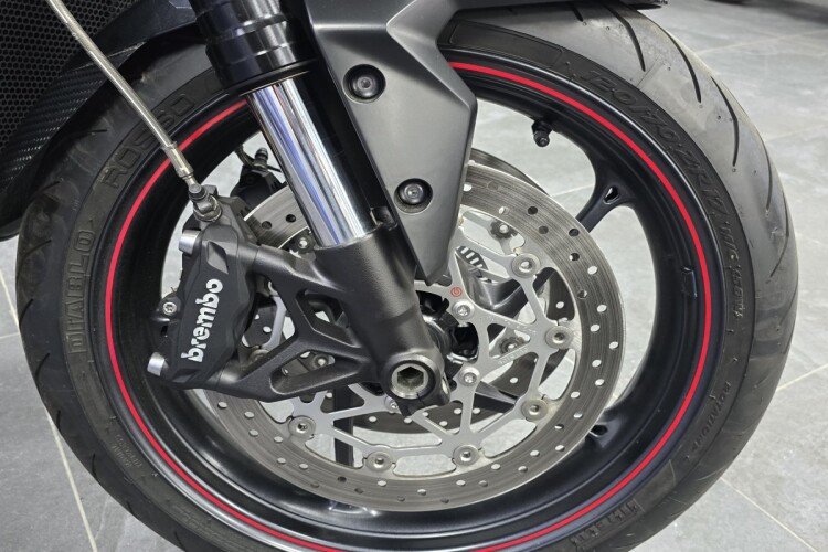 TRIUMPH STREET TRIPLE 765