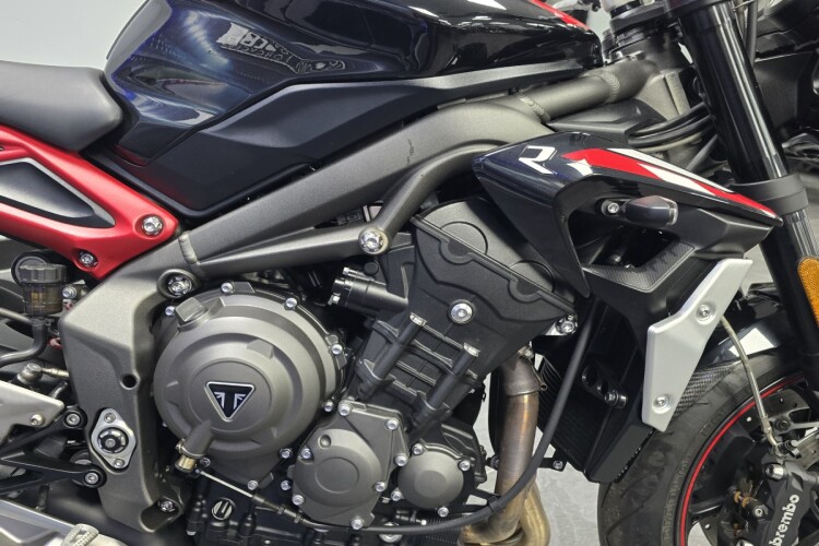 TRIUMPH STREET TRIPLE 765
