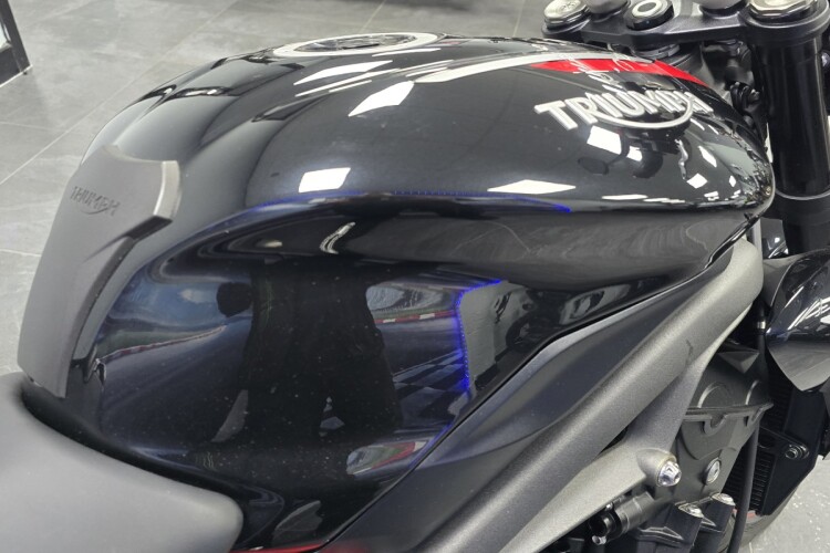 TRIUMPH STREET TRIPLE 765