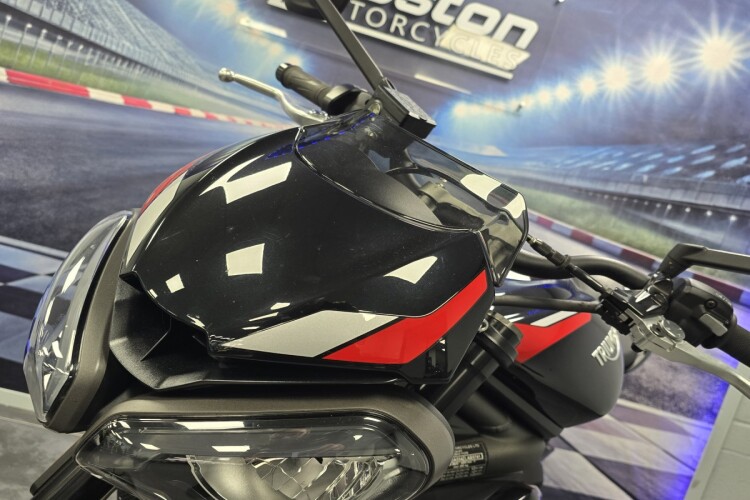 TRIUMPH STREET TRIPLE 765