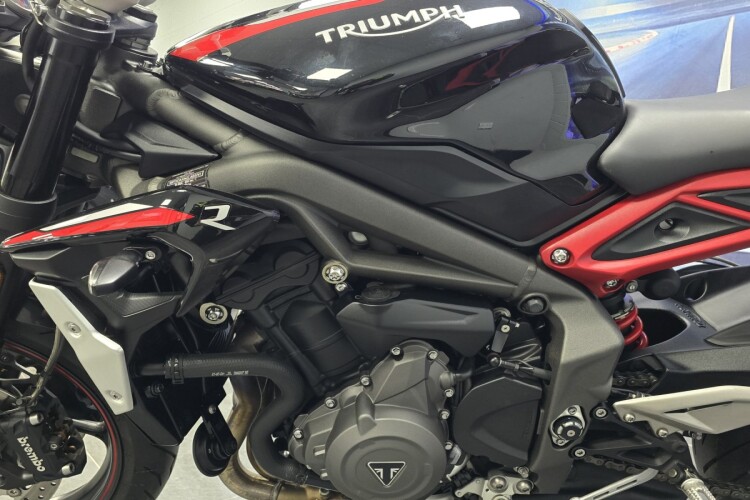 TRIUMPH STREET TRIPLE 765