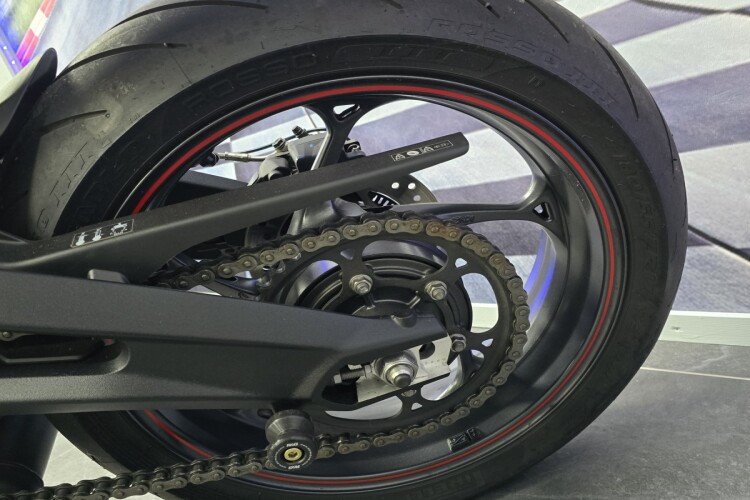 TRIUMPH STREET TRIPLE 765