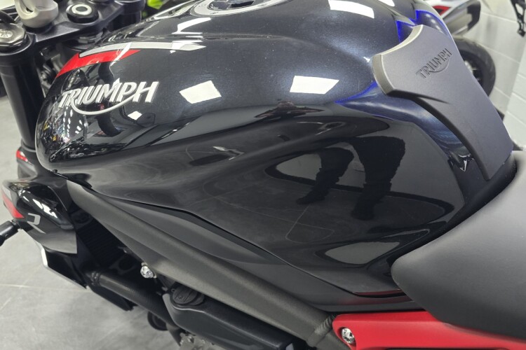 TRIUMPH STREET TRIPLE 765