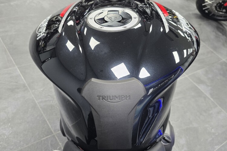 TRIUMPH STREET TRIPLE 765