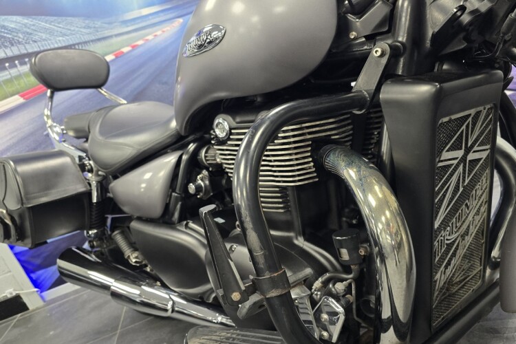 TRIUMPH THUNDERBIRD