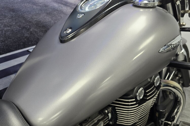 TRIUMPH THUNDERBIRD