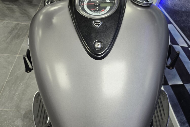 TRIUMPH THUNDERBIRD