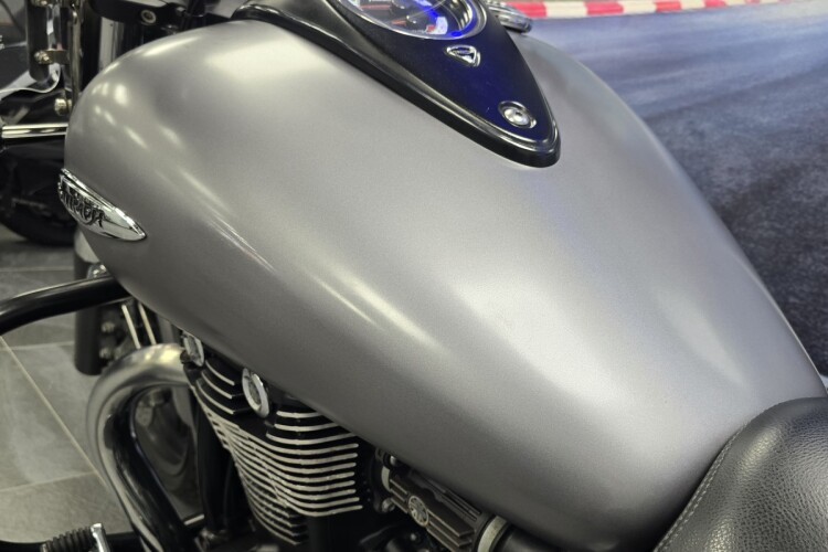 TRIUMPH THUNDERBIRD