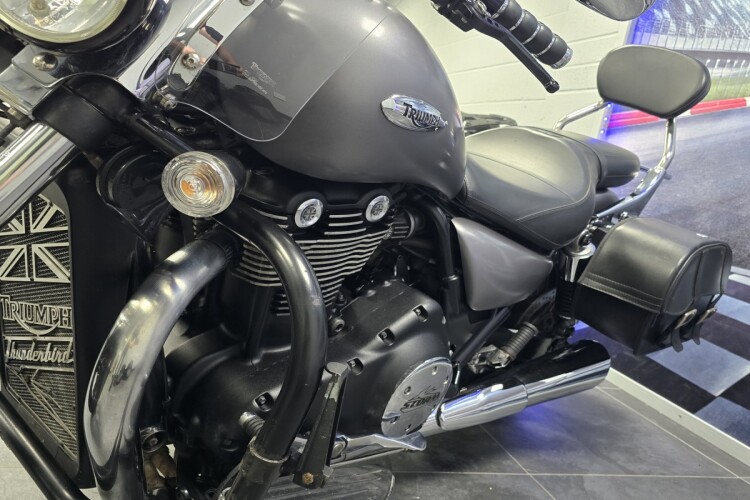 TRIUMPH THUNDERBIRD