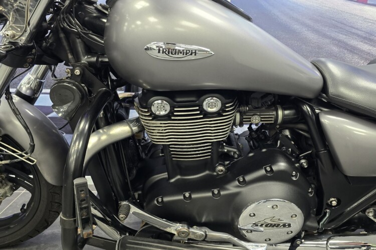 TRIUMPH THUNDERBIRD