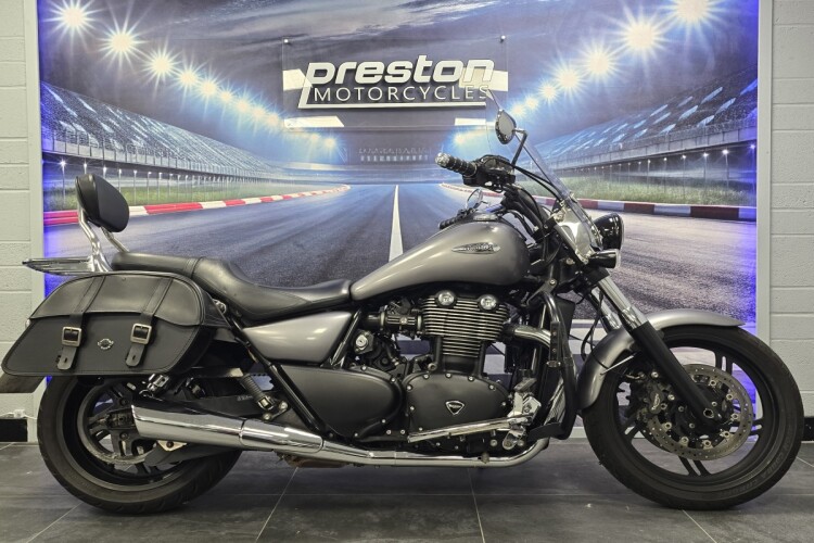 TRIUMPH THUNDERBIRD