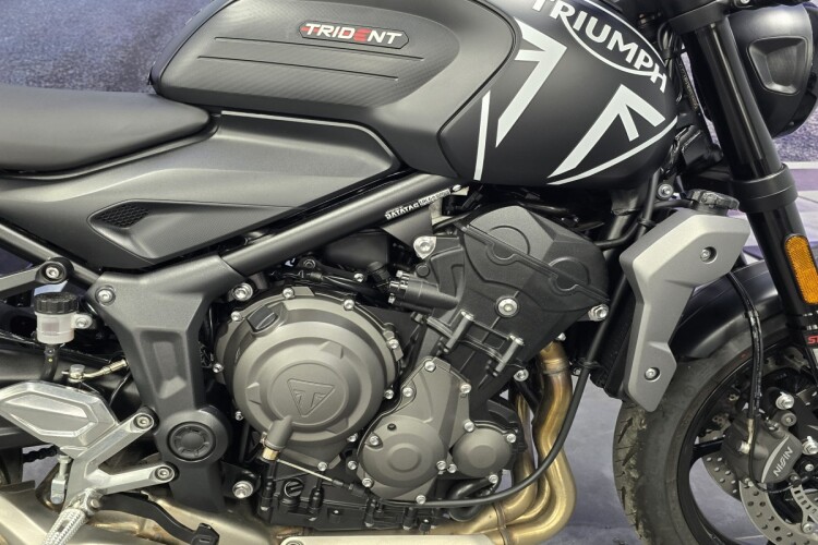 TRIUMPH TRIDENT 660