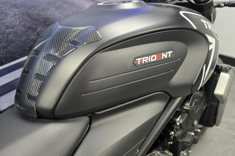 TRIUMPH TRIDENT 660