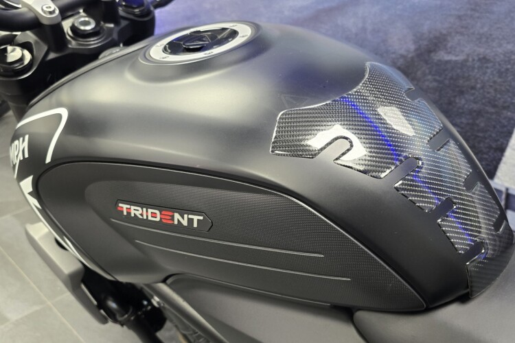 TRIUMPH TRIDENT 660