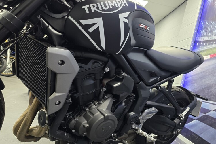TRIUMPH TRIDENT 660