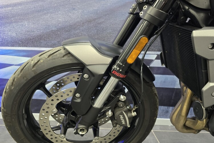 TRIUMPH TRIDENT 660