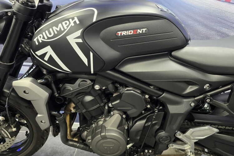 TRIUMPH TRIDENT 660