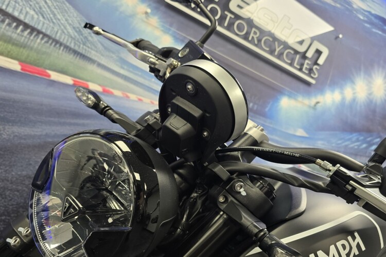 TRIUMPH TRIDENT 660