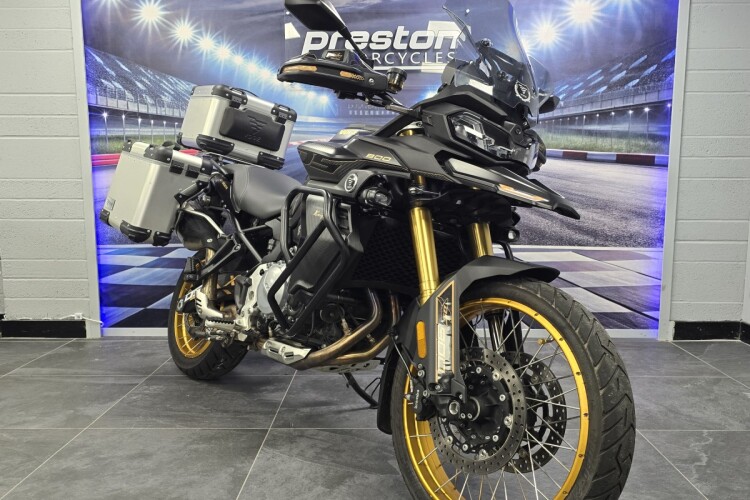 VOGE DS900X