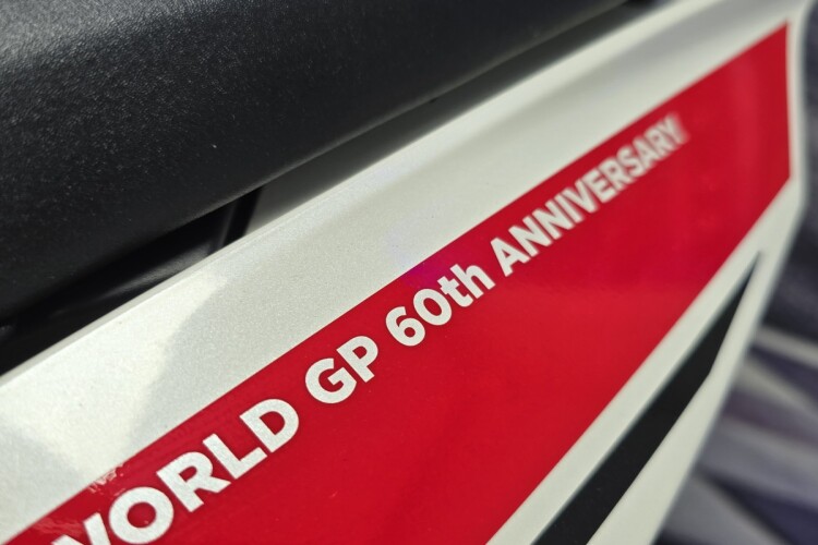 YAMAHA R7