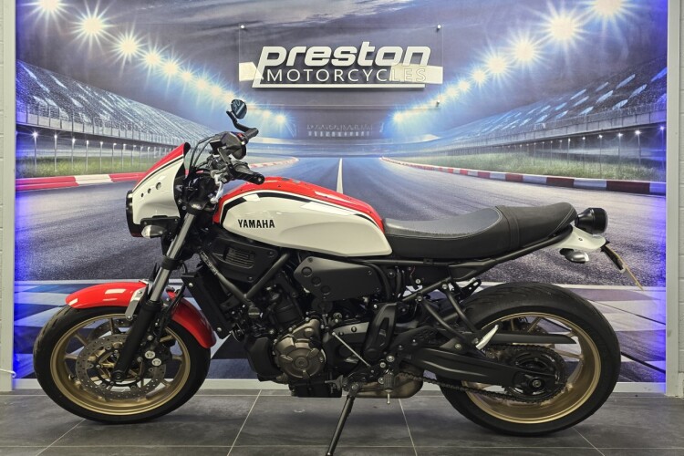 YAMAHA XSR700