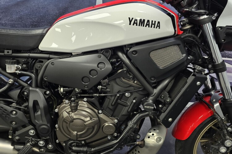 YAMAHA XSR700