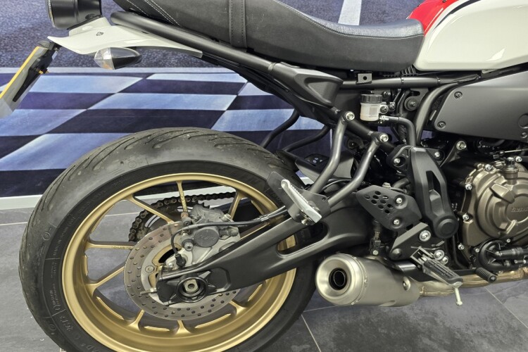 YAMAHA XSR700
