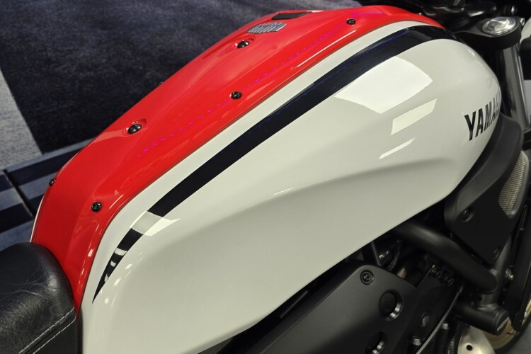 YAMAHA XSR700