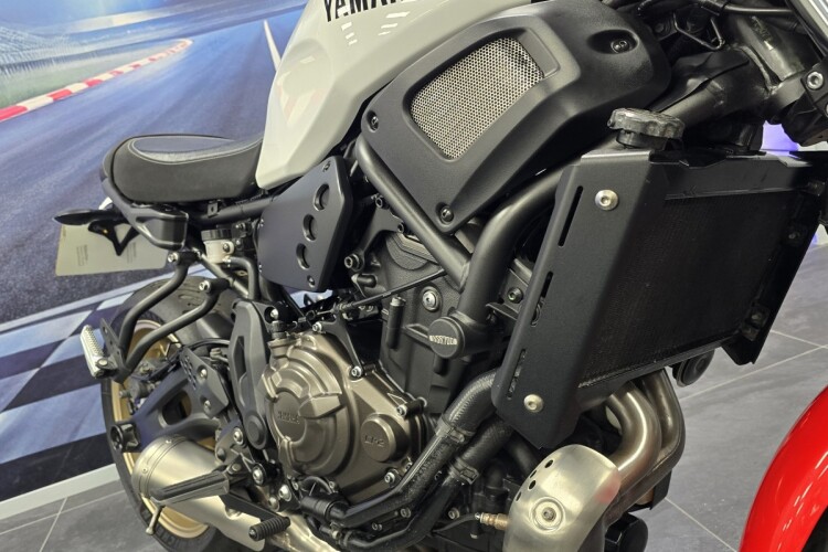 YAMAHA XSR700