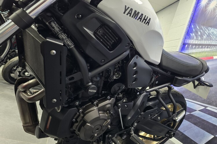 YAMAHA XSR700