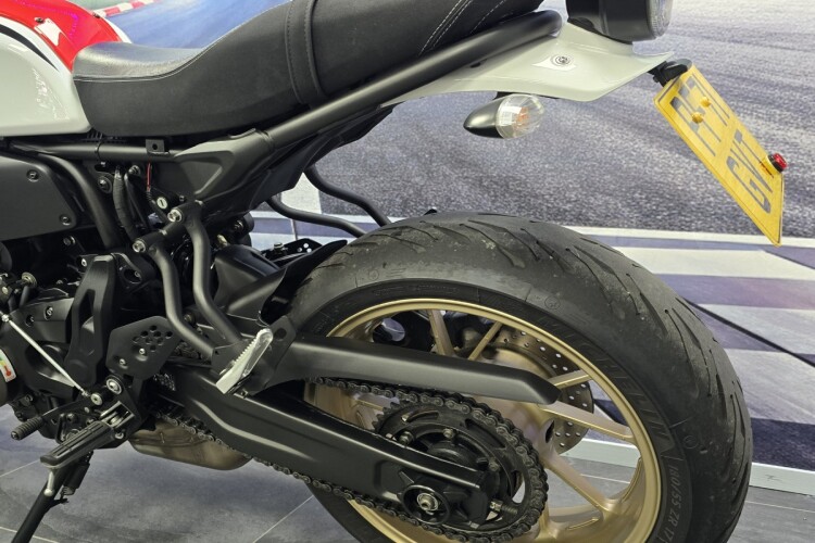 YAMAHA XSR700