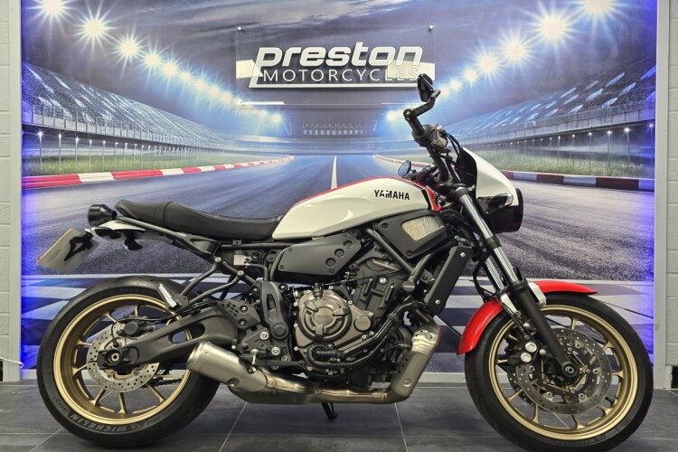 YAMAHA XSR700