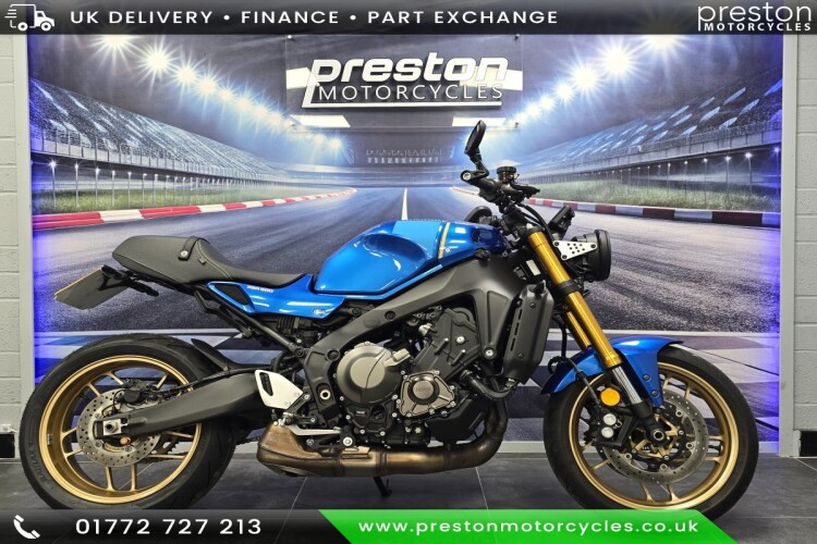 YAMAHA XSR900