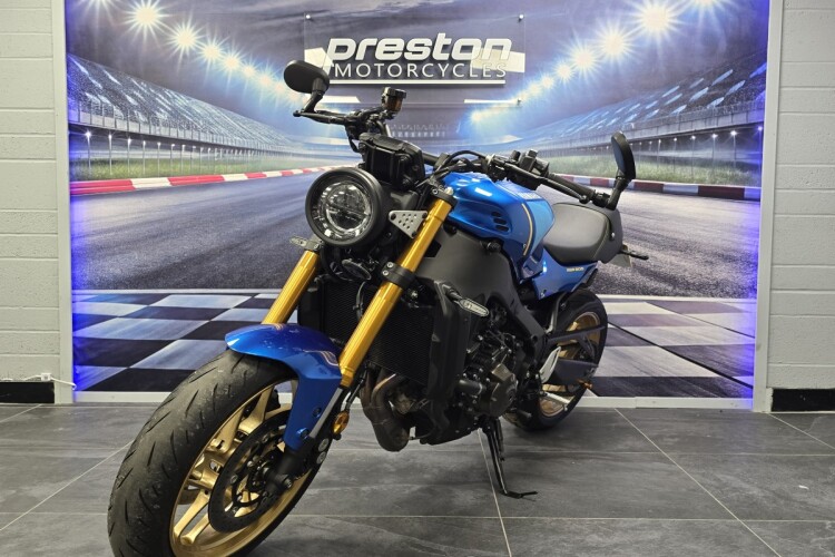 YAMAHA XSR900