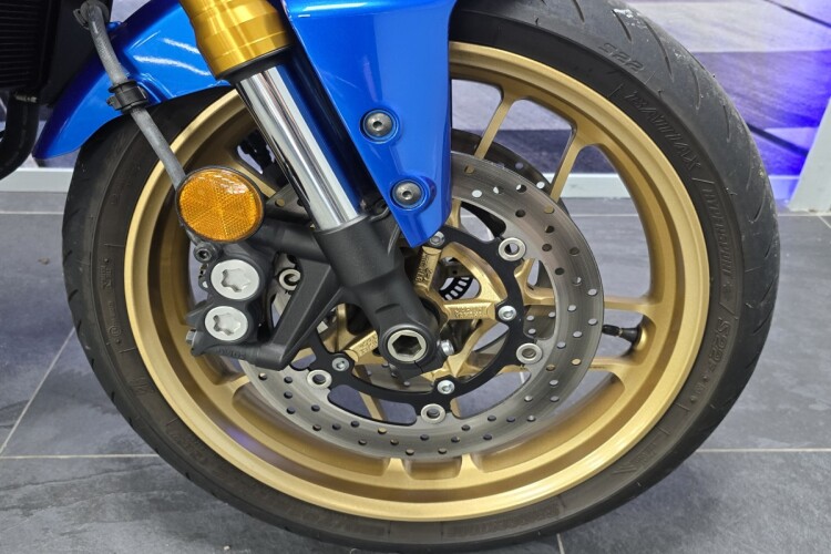 YAMAHA XSR900