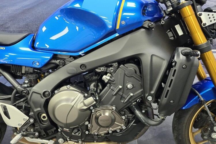 YAMAHA XSR900