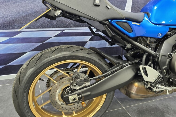 YAMAHA XSR900