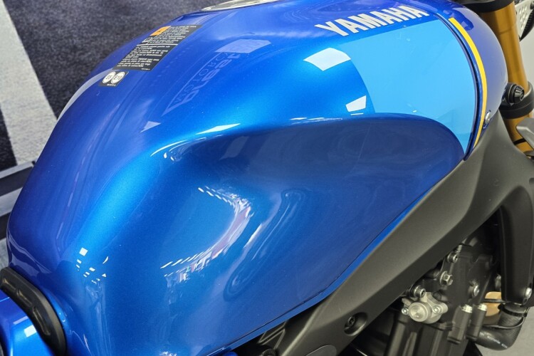 YAMAHA XSR900