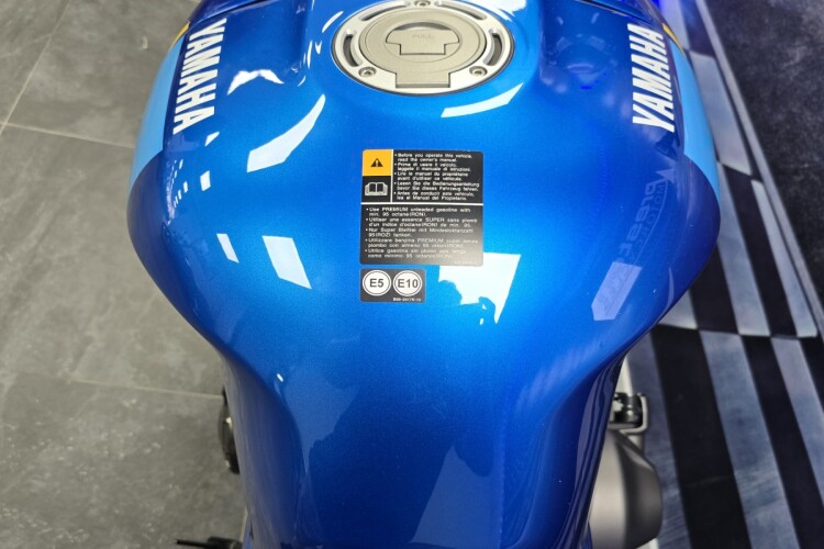 YAMAHA XSR900