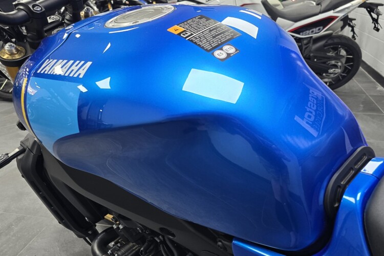 YAMAHA XSR900