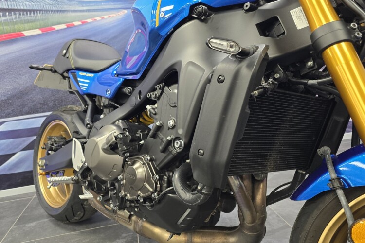 YAMAHA XSR900