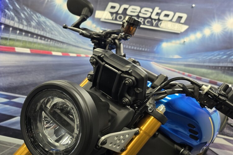 YAMAHA XSR900