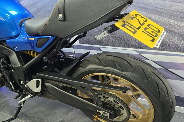 YAMAHA XSR900