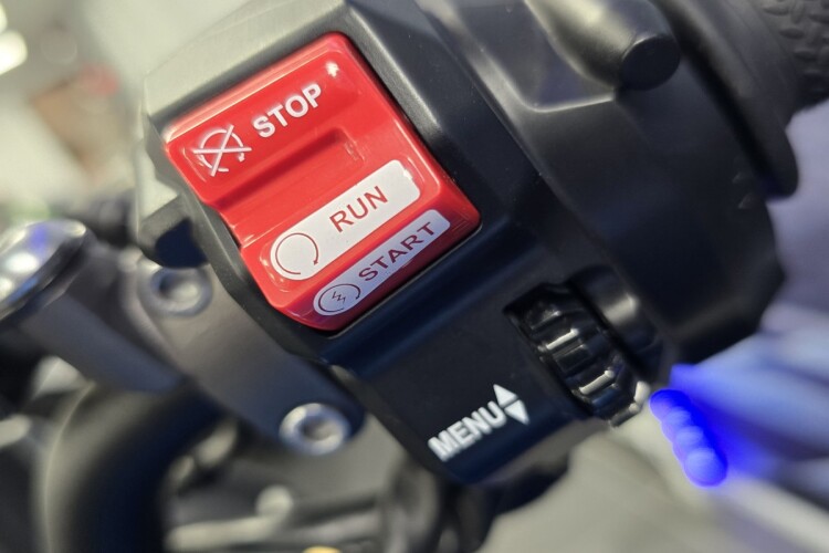 YAMAHA XSR900