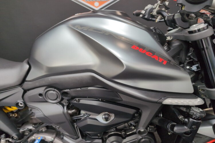 DUCATI MONSTER 937