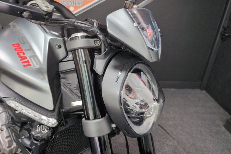 DUCATI MONSTER 937