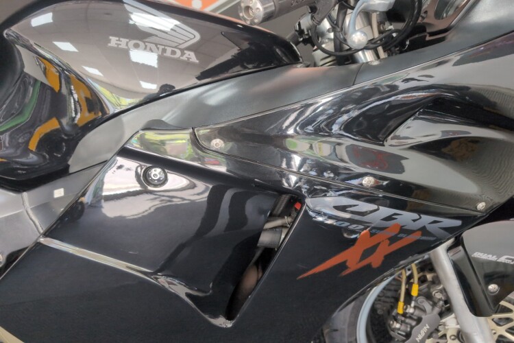 HONDA CBR1100XX SUPER BLACKBIRD