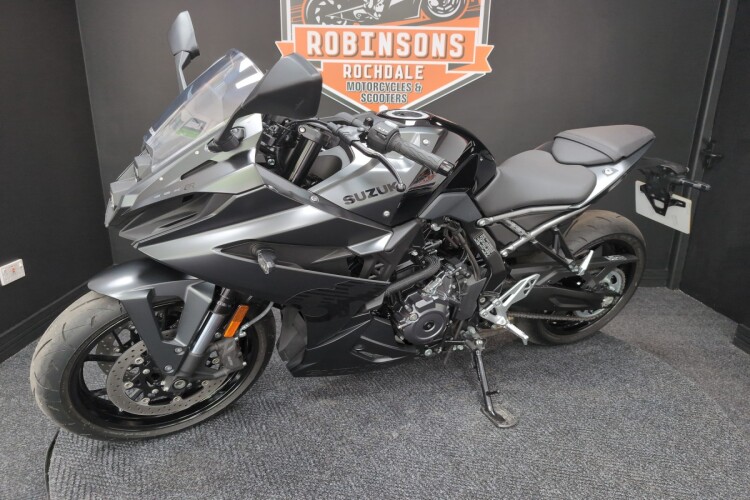 SUZUKI GSX-8R