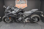SUZUKI GSX-8R